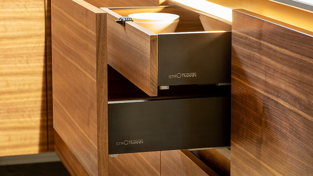 Küche, exklusiv, Detail, Nussbaum, Innenausbau, Tischler
