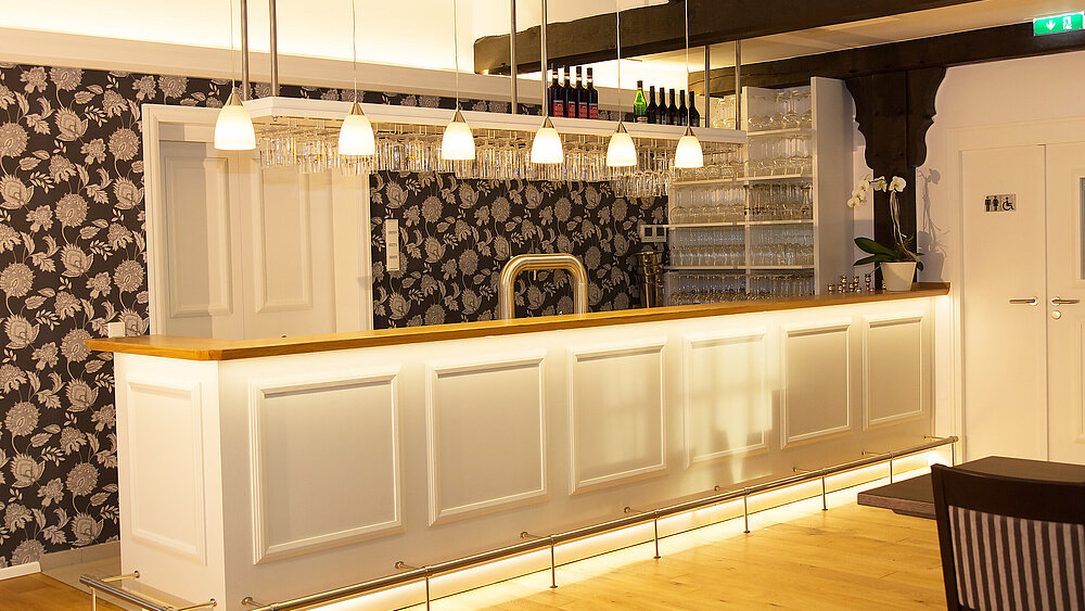 Bar, Hotel, Gastronomie, Innenausbau, Tischlerarbeiten, Handwerk