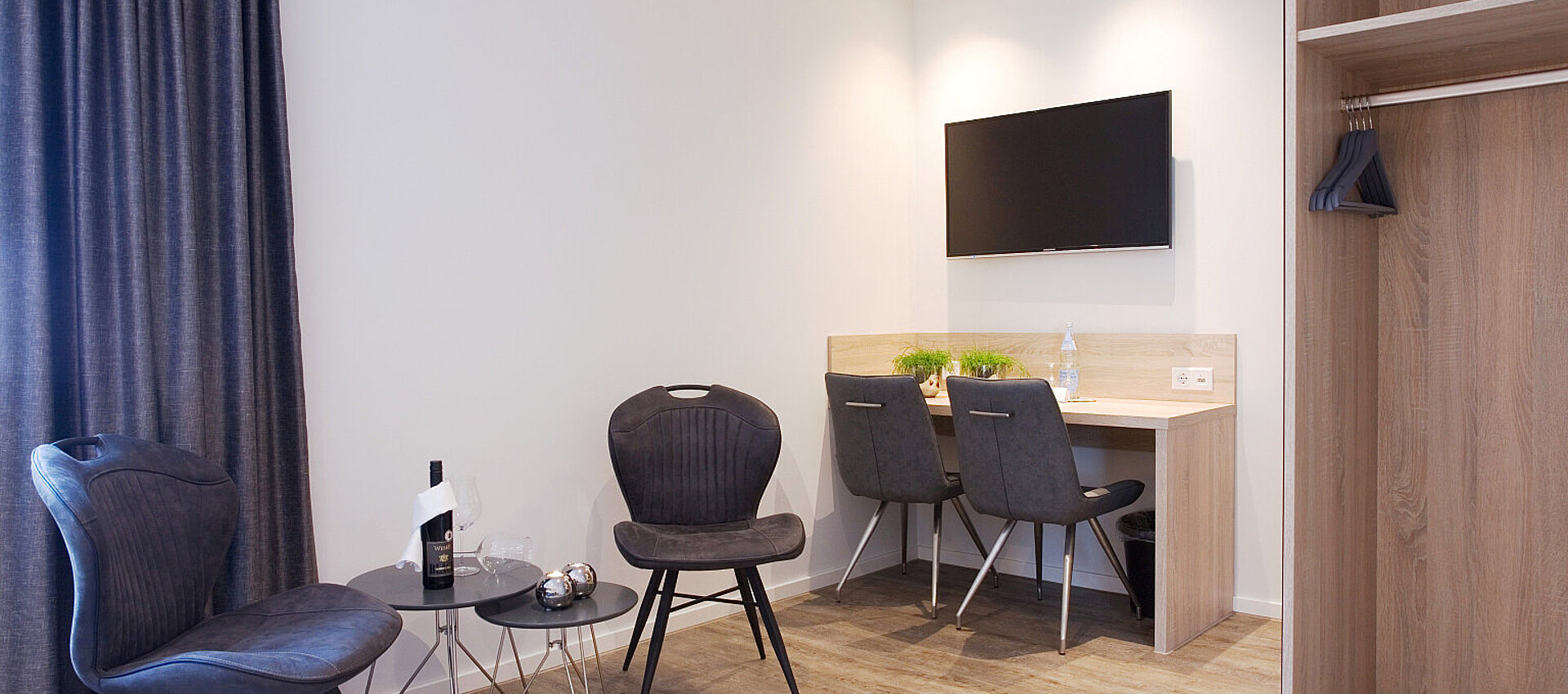 Hotelzimmer, Innenausbau, Tischlerarbeiten