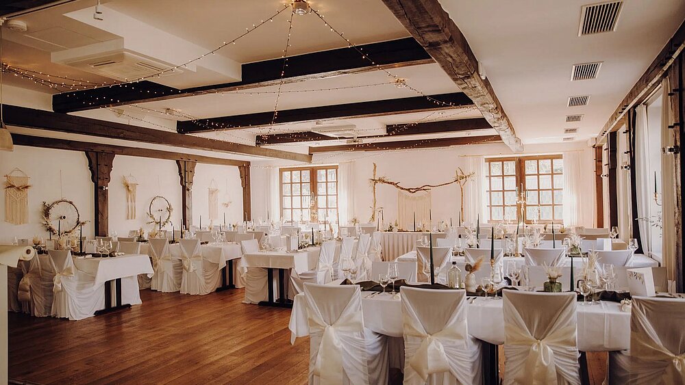 Saal, Gastronomie, Innenausbau, Tischlerarbeiten
