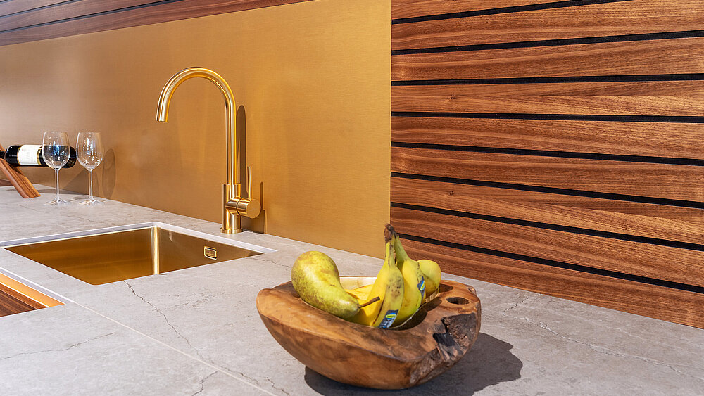 Küche, Detail, exklusiv, Nussbaum, gold, Innenausbau, Tischler